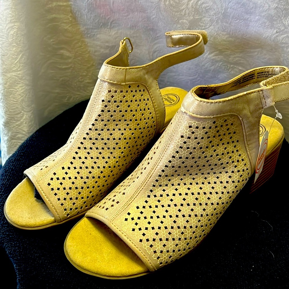 Wonder Nation Tan New Shoes. With block heel.